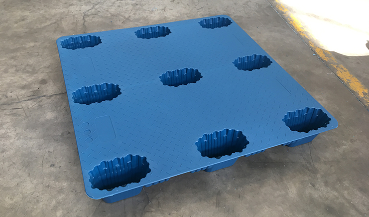 是吹塑托盤提不動刀了嗎？還是小哥你太飄了？